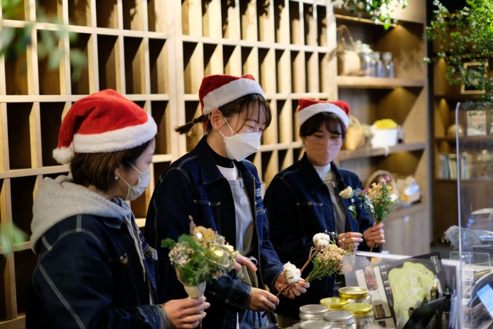 明日はクリスマスイブ！さまざまなグルメや光るアイテム