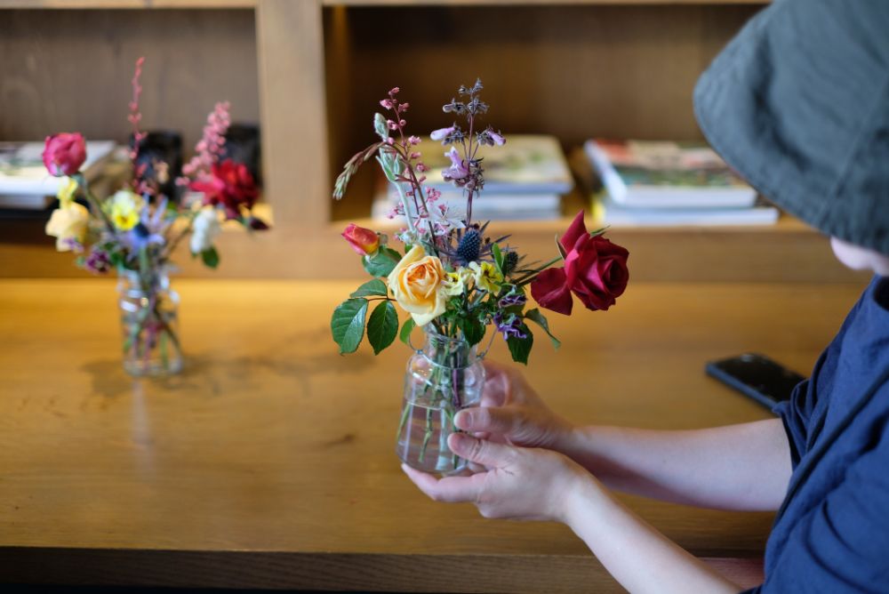 春バラと初夏の草花摘みアクティビティ